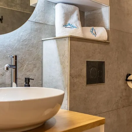 Obroncow Pokoju 20 *